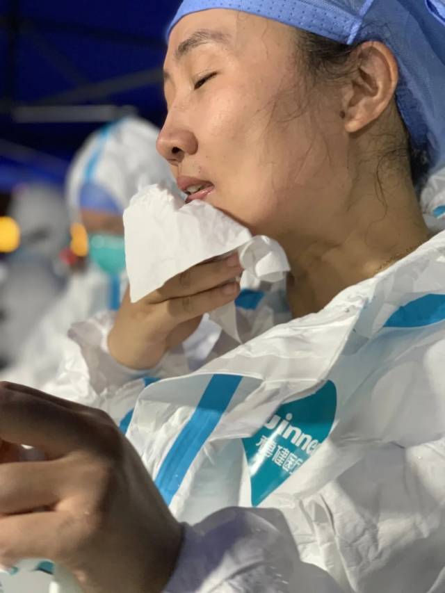 增援荔湾!广州医科大学附属肿瘤医院185名医护人员上门为群众进行核酸检测