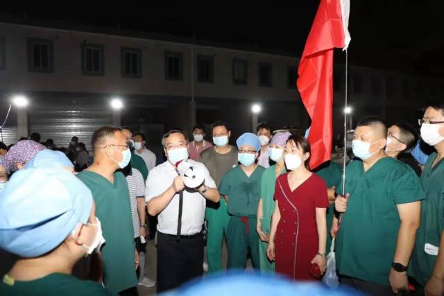 增援荔湾!广州医科大学附属肿瘤医院185名医护人员上门为群众进行核酸检测