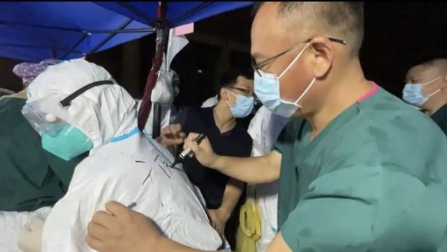 增援荔湾!广州医科大学附属肿瘤医院185名医护人员上门为群众进行核酸检测