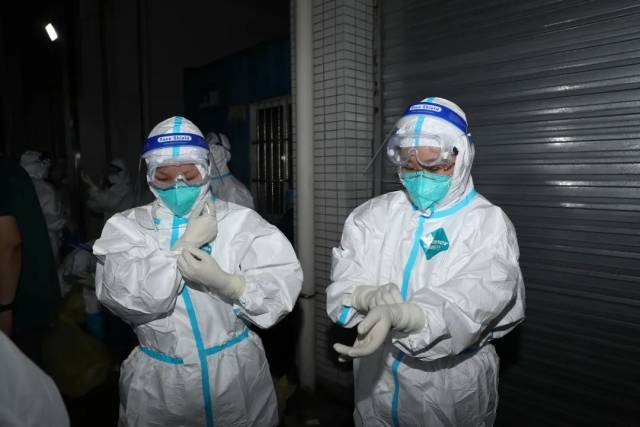 增援荔湾!广州医科大学附属肿瘤医院185名医护人员上门为群众进行核酸检测