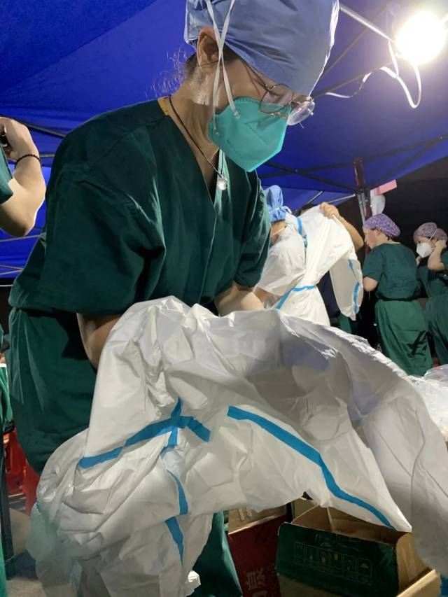 增援荔湾!广州医科大学附属肿瘤医院185名医护人员上门为群众进行核酸检测